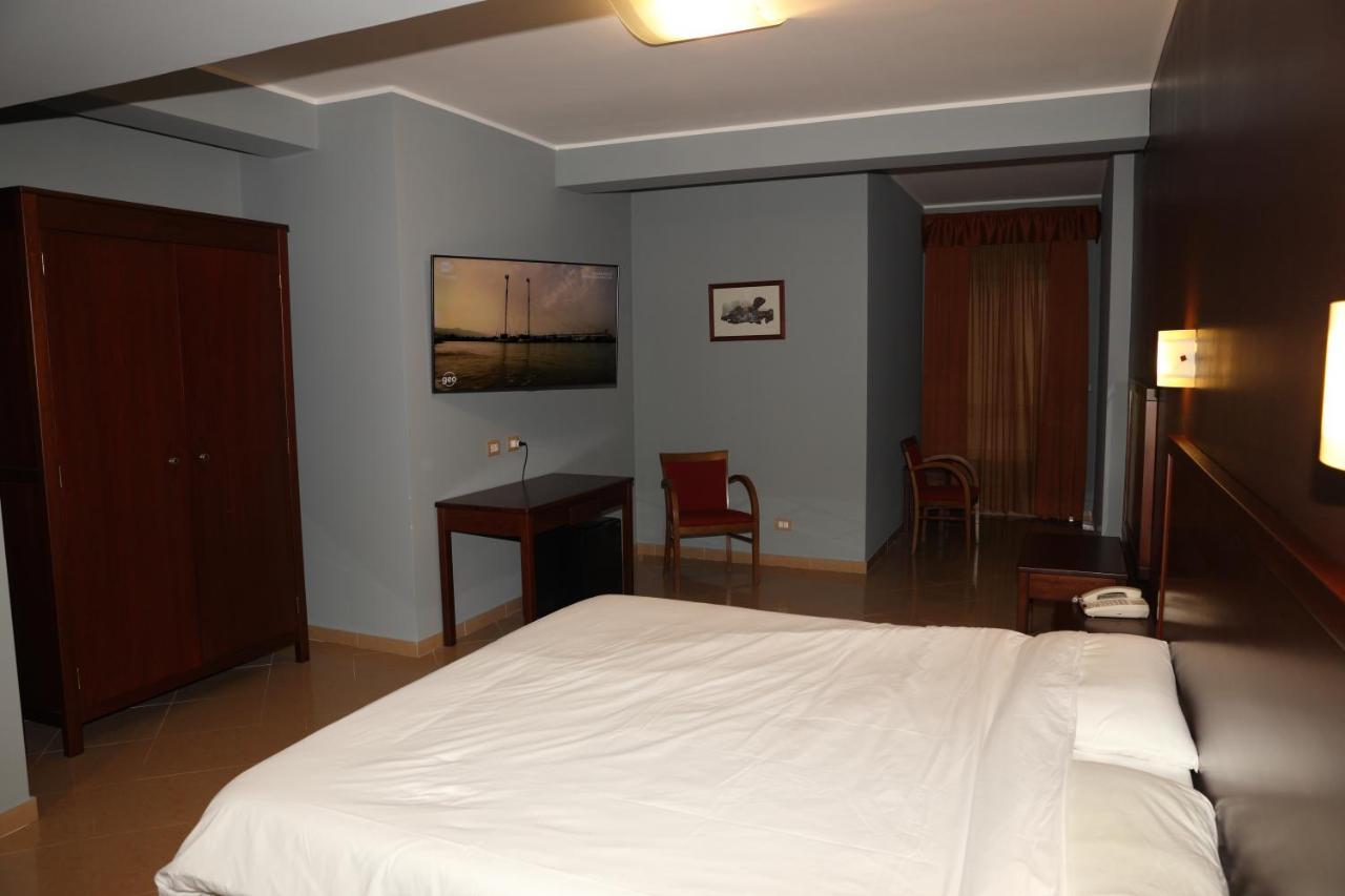Citta Della Notte Hotel Augusta Bagian luar foto