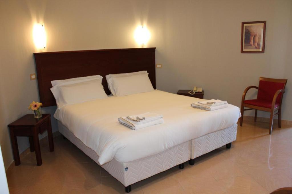 Citta Della Notte Hotel Augusta Bagian luar foto